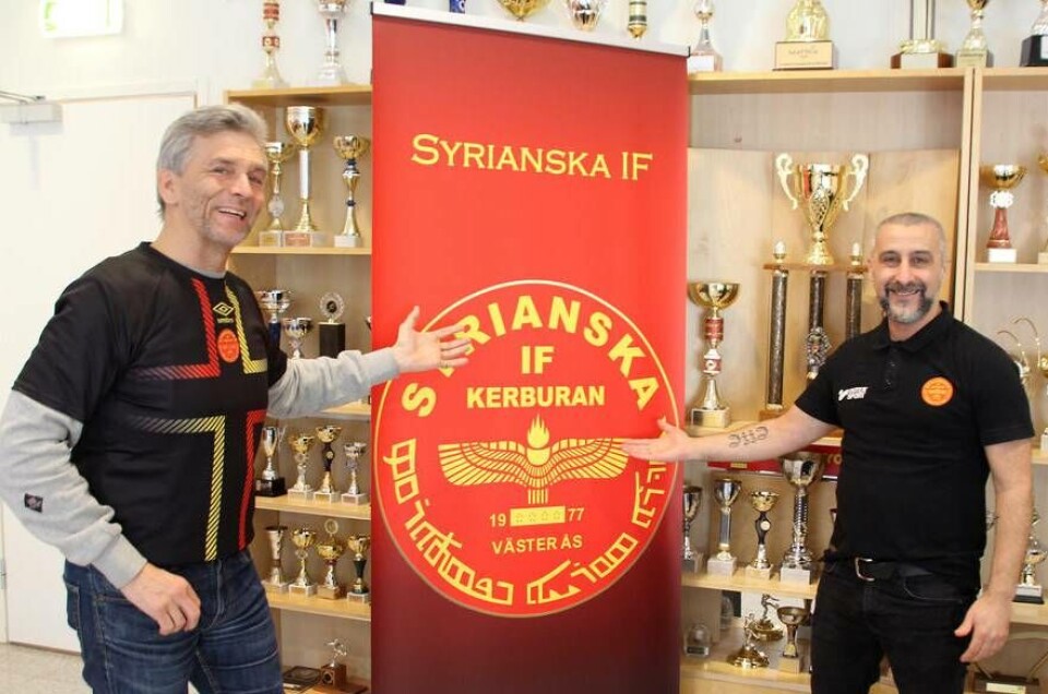 Marknadschefen Max Holm och ordföranden Jakop Yildiz ser fram emot en spännande nysatsning för Syrianska IF. Foto: Jonas Bergkvist