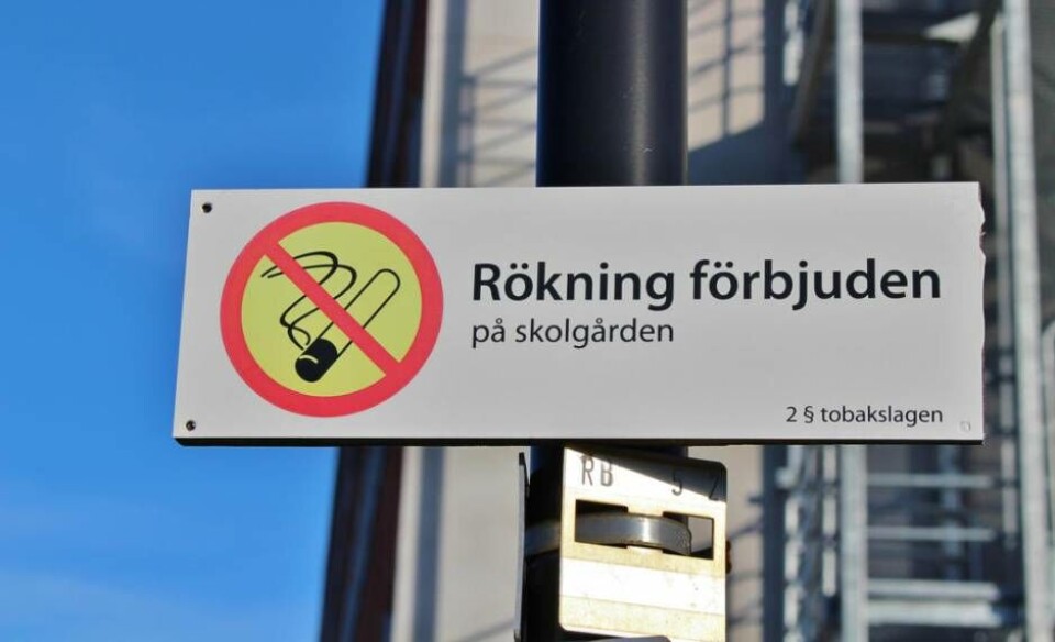 Vanligt med rökning på skolgårdar – trots förbud