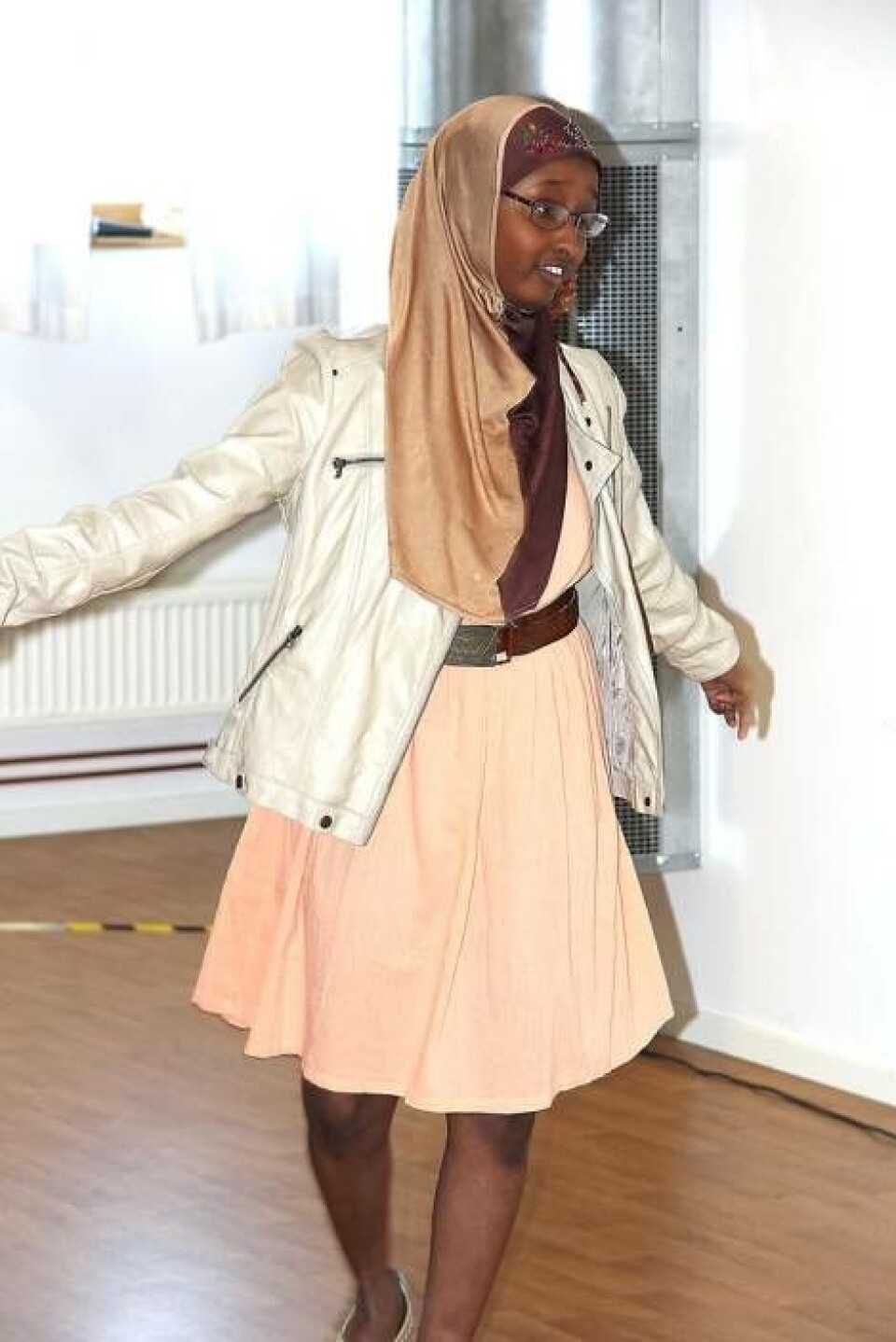 Mannekängen Fardowsa Jamac Ahmed visar årets mode. Foto: Helena Andersson