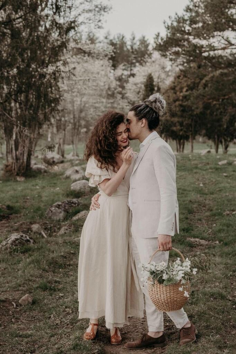 ”Queen of the forest” Linda Eliasson fotar uteslutande utomhus, aldrig i studio. Hon vill att bilderna tas när människor rör sig och interagerar. Foto: Linda EliassonKärlek och glädje. Foto: Linda Eliasson