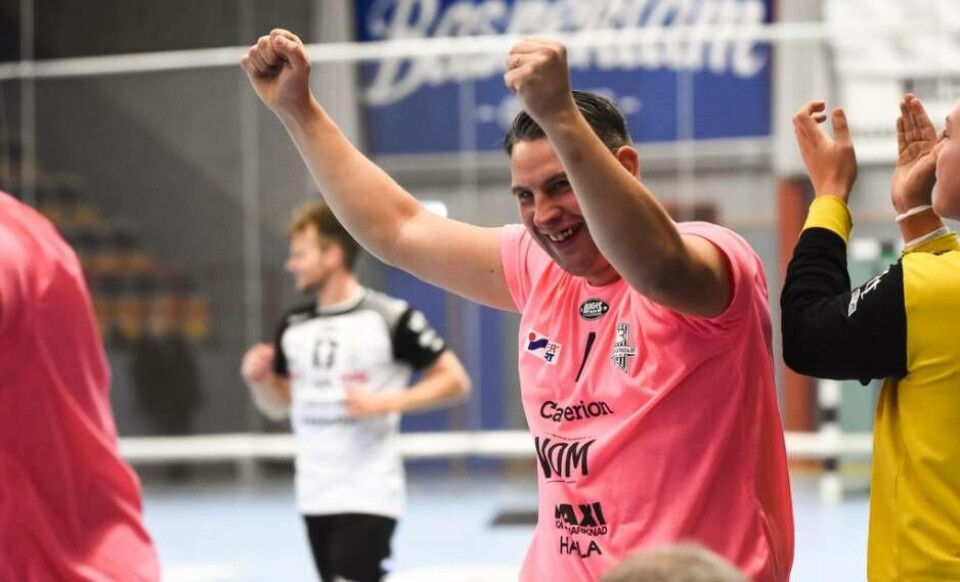 VI-tränaren Leo Ekblom fick jubla över säsongens bästa match. Foto: Stefan Lindgren×1 / 7Visa bildtextBild 1 av 7