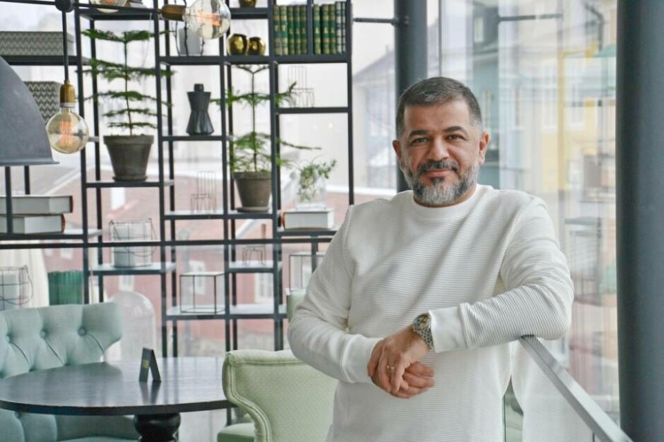 Trivs i barmiljö. Rafi Bahar växte upp i en restaurangfamilj och är nu restaurangchef på Brasserie Stadsparken. Foto: helena andersson