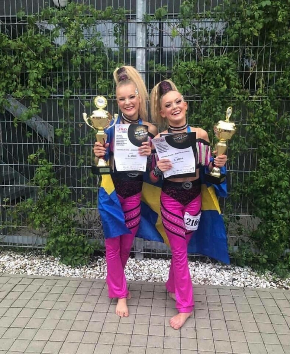 Amie Vestholm och Eleonora Robson vann VM silver i klassen Disco duo juniorer. Foto: Privat
