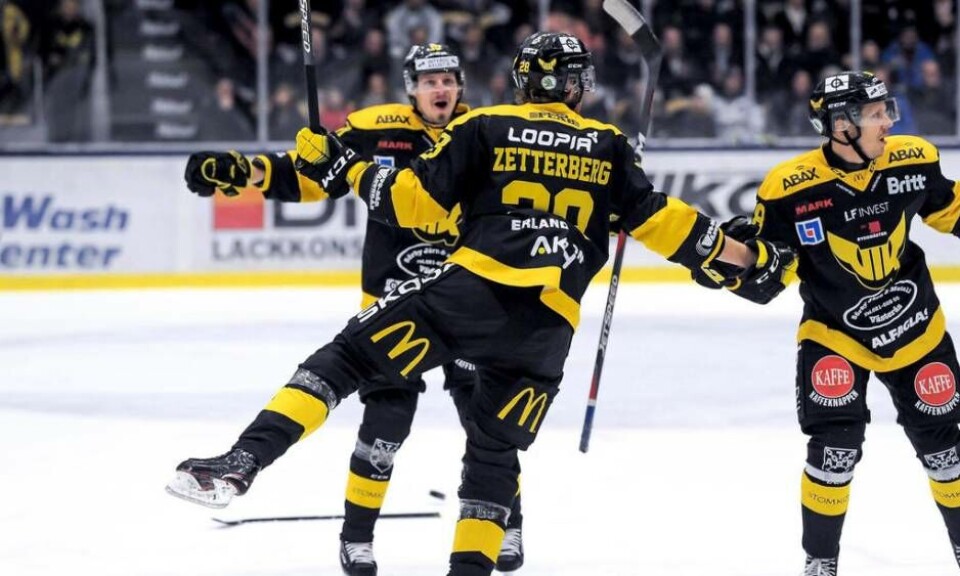 Lukas Zetterberg har precis gett VIK ledningen i det heta mötet mot Leksand. Foto: Stefan Lindgren