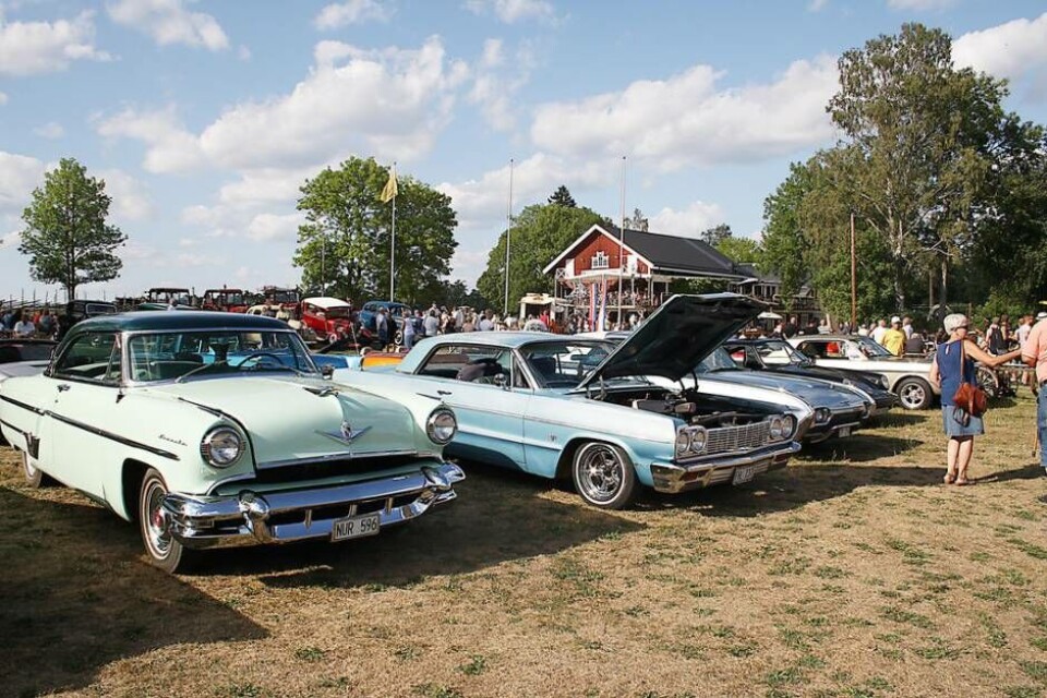 Sommarpärla för bilälskare. Varje sommar arrangerar Westerqwarn bilträffar på måndagar. De så kallade måndagsträffarna har blivit en uppskattad tradition som lockar många besökare. Foto: Daniel Linderberg