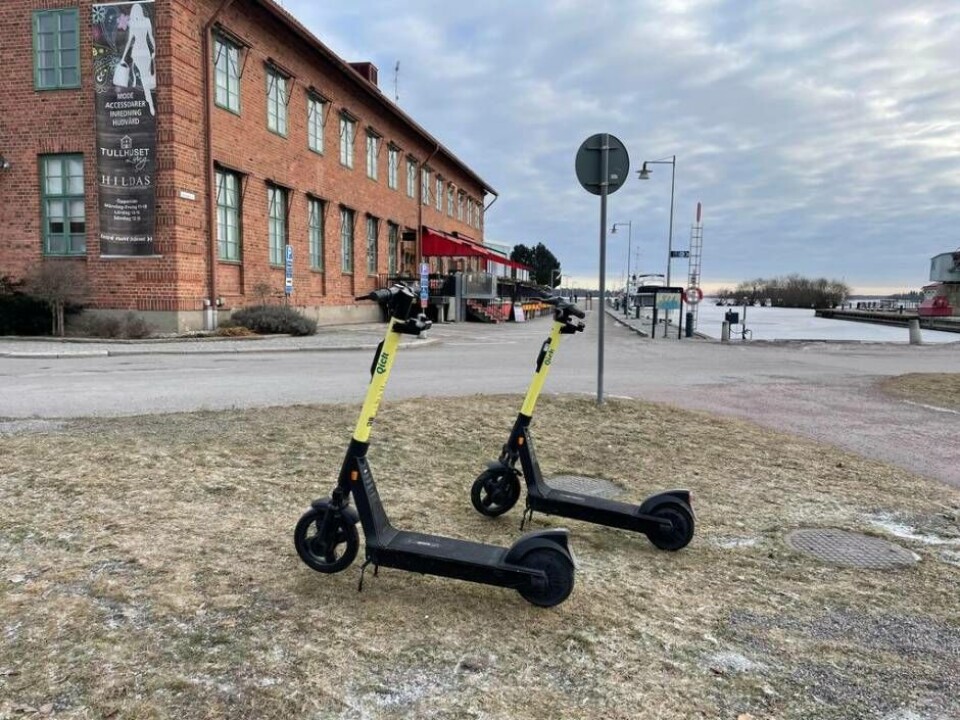 SKA KOSTA. Nu ska varje elsparkcykel som placeras ut inkassera en slant till stadens kassa. Foto: JONAS EDBERG