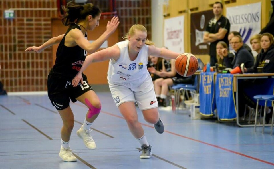 Västerås basketdamer har imponerat i Norrettan hittills och ligger trea i serien. Bilden från ett möte hemma med Huddinge förra säsongen. Foto: Stefan Lindgren