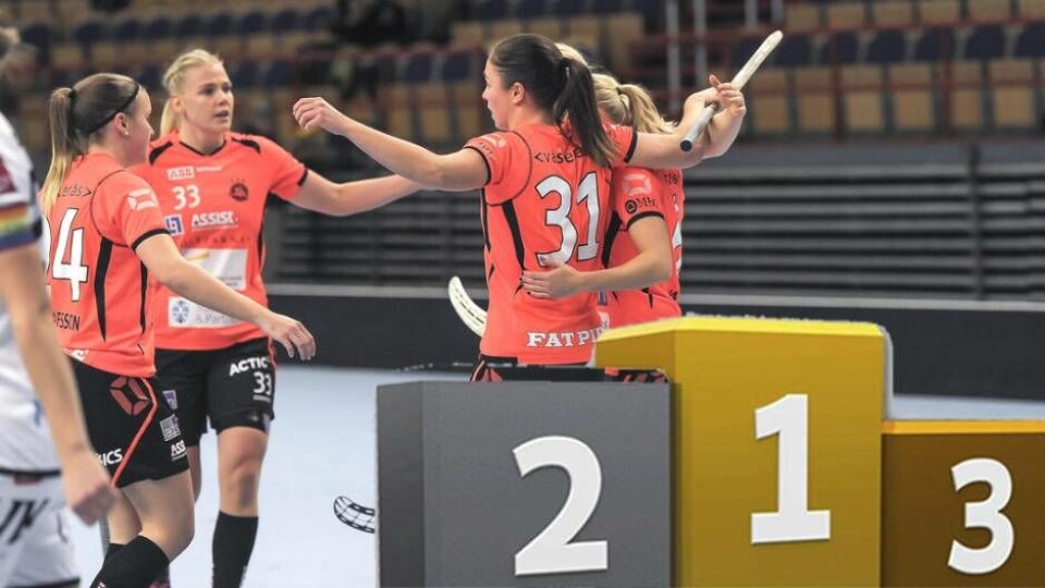 Rönnbyjubel. Ja, nu kan Tigers jubla både åt segern i helgen och att man tagit sig till toppen på veckans lista. Foto: Stefan Lindgren