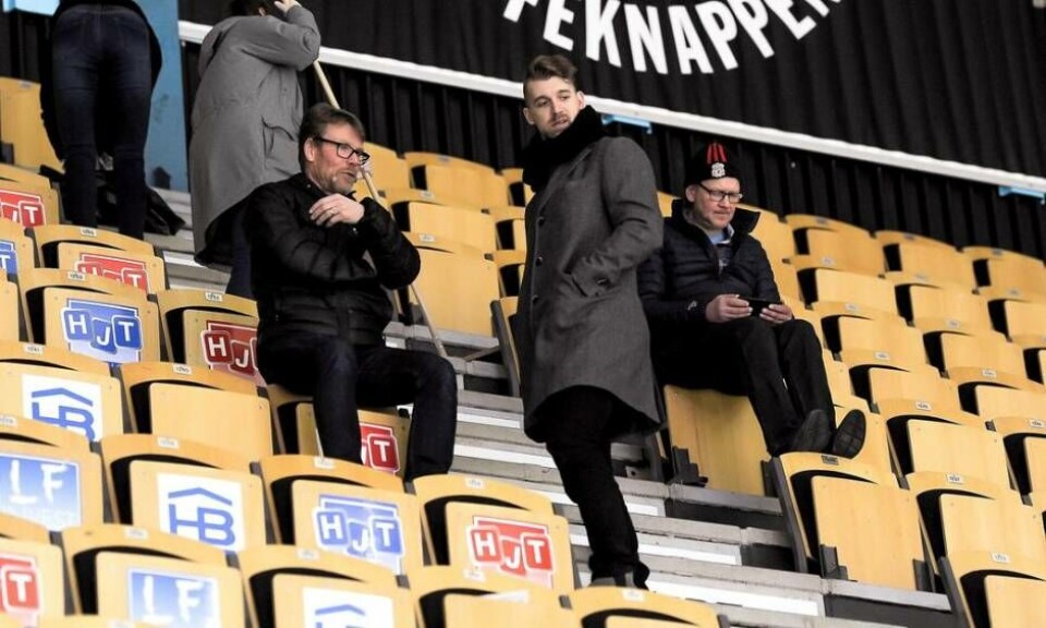 Patrik Berglund på läktaren under VIK–Leksand. Foto: Stefan Lindgren