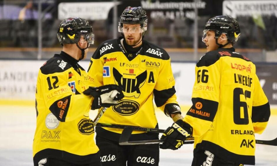Fredrik Johansson, Morgan Hassel, Alexander Lindelöf har lite att fundera på. Ikväll åkte laget på sin andra raka förlust. Foto: Stefan Lindgren×1 / 3Visa bildtextBild 1 av 3