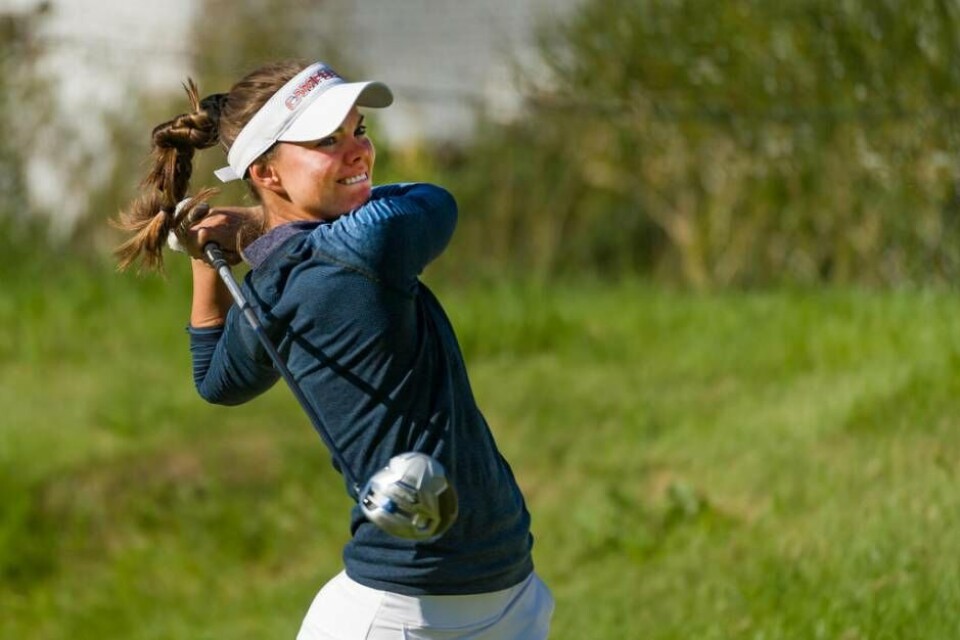 Annelie Sjöholm har en spännande säsong framför sig – med spel på en högre tour än 2019. Dessutom ska hon försöka försvara sin titel i Anna Nordqvist Västerås Open. ”Absolut, det är ett av mina mål i år”, säger den 24-åriga Västeråsgolfaren. Foto: Oliver Szabo/Frilansfotograferna