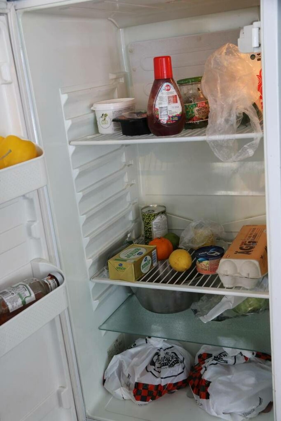 Det krävdes lite fantasi för att laga mat med hjälp av varorna i kylskåpet. Foto: Helena Andersson×1 / 2Visa bildtextBild 1 av 2