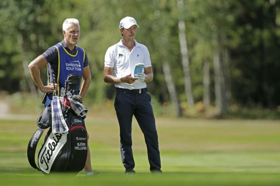 Björn Hellgren med caddie från ett tidigare tillfälle. Foto: Privat