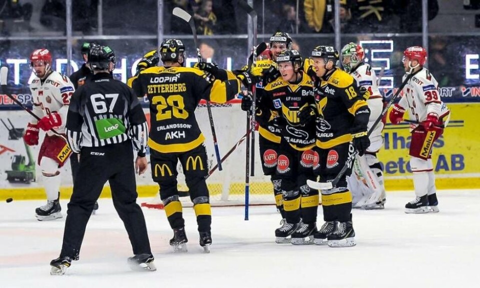 VIK förstärker truppen. I kvällens match mot Södertälje gör forwardstalangen Gustav Lindberg comeback i gulsvart efter en och en halv säsong i Linköping. Foto: Stefan Lindgren