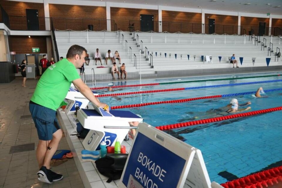 Leo Sandberg, huvudtränare, instruerar delar av SM-gänget under en av de sista träningarna inför SM. Foto: Helena Andersson
