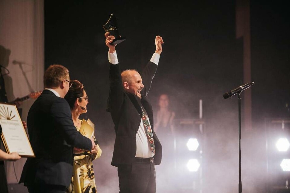 Segervrål. Vid årets Guldstänk-gala fick Johan Erberth kliva upp på scenen för att ta emot priset som Årets företagare. Foto: Henrik Mill