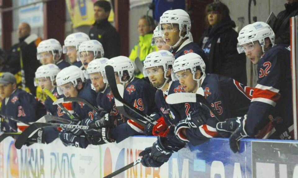 Det går fortsatt tungt för Suras iskrigare i hockeyettan. Ny förlust – den sjätte i årets serie – i går kväll. Foto: Stefan Lindgren