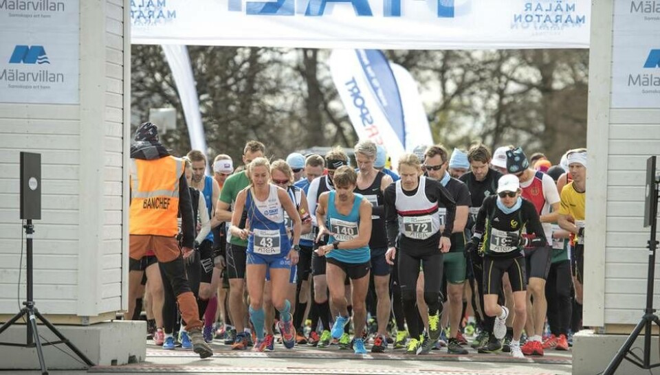 Starten av förra årets Atea Mälarmaraton. På lördag är det dags igen nere vid Fiskartorget. Foto: Mikael Grip