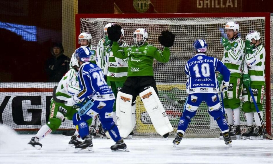 VSK:s målvakt Henrik Kjellsson svarade för ett flertal stora räddningar i möte med Villa Lidköping. Foto: STEFAN LINDGREN