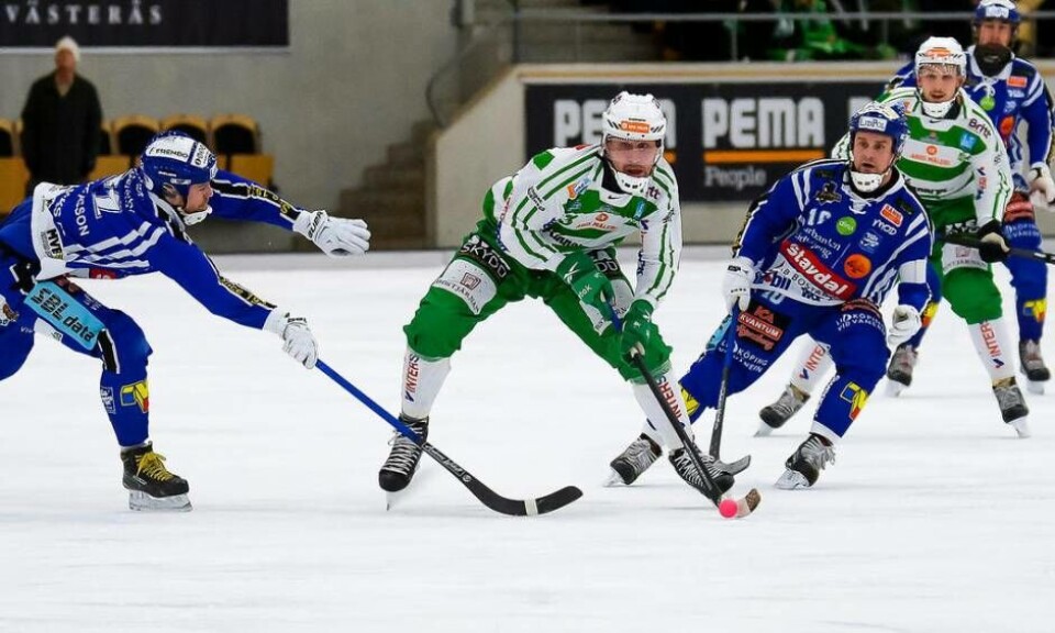 Tätt och tufft toppmöte i ABB Arena ikväll. Foto: Stefan Lindgren