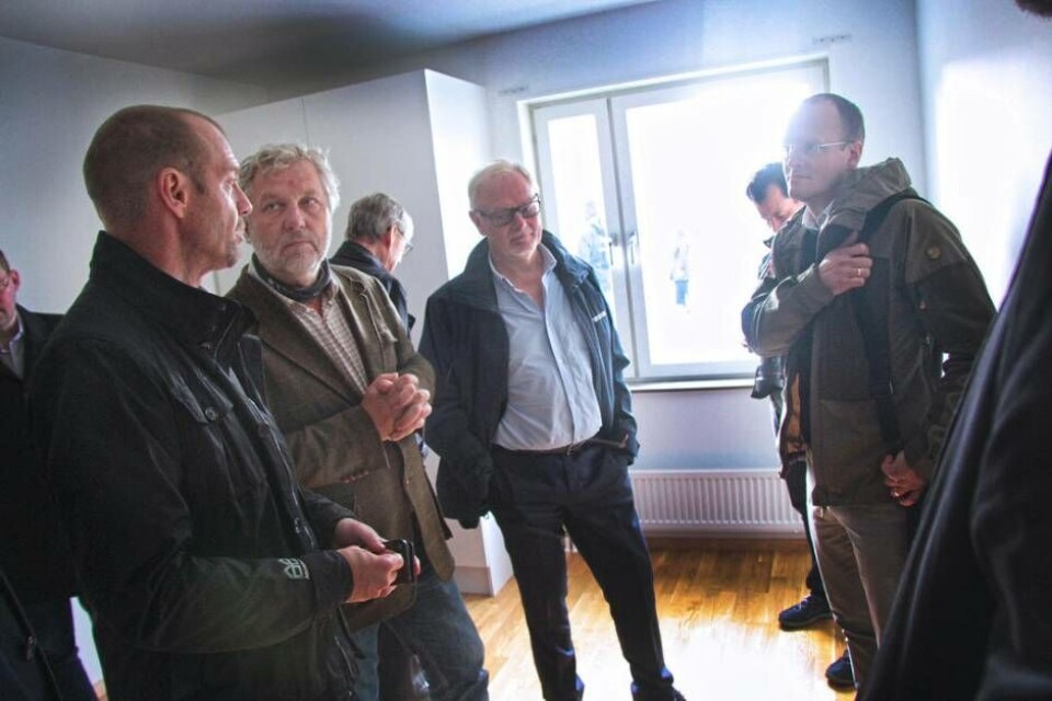 Arosekens VD Christian Brobeck i samtal med bostadminister Peter Eriksson (MP). Foto: FREDRIK KLEVENHAUS