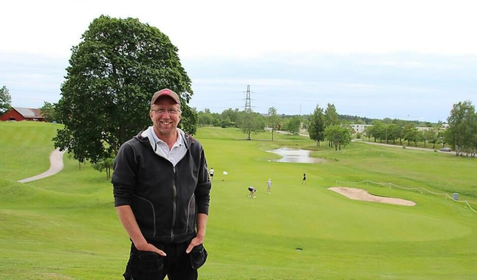 Banboss sedan 2012. Anders Körberg växte upp bara ett järnslag från Västerås Golfklubb vid Bjärby. Han har jobbat med banskötseln sedan 2002 och från 2012 är han banchef med noggrannhet och engagemang som ledord. Foto: Jonas Bergkvist