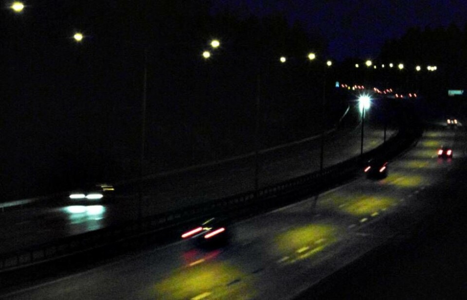 Våldtagen kvinna hittad vid vägkant