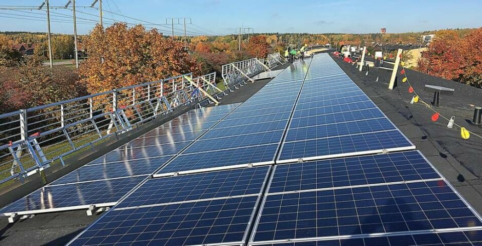 Producerar energi. Totalt ska över 2 200 solceller installeras på 17 tak med en sammantagen effekt på 601 kW. Foto: Adrian Wärn