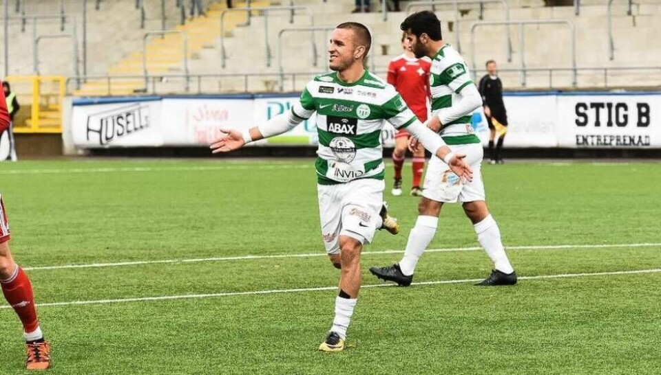 Tremålsskytten Rinor Nushi. VSK vann måstematchen hemma mot IFK Luleå på söndagseftermiddagen med klara 5–2 efter tre mål av Rinor Nushi. Men värsta konkurrenten Akropolis vann också så avståndet till kvalplatsen är fortfarande åtta poäng. Tolv återstår att spela om. Nästa helg möts lagen. Foto: Stefan Lindgren×1 / 6Visa bildtextBild 1 av 6