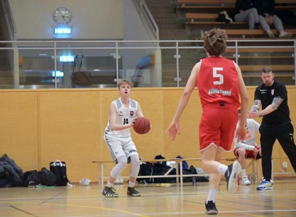 Egna produkten Fred Bergman-Paul fick chansen att visa upp sig mot Högsbo och bidrog med starkt trepoängsskytte. Foto: BJARNEFELDT PHOTOGRAPHY