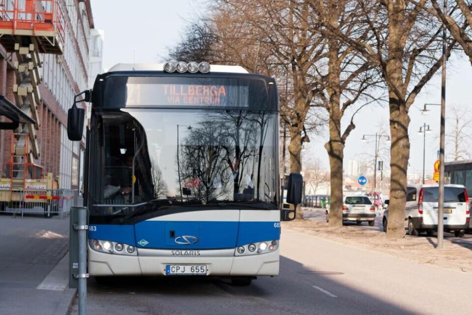 Nu stängs framdörrarna igen