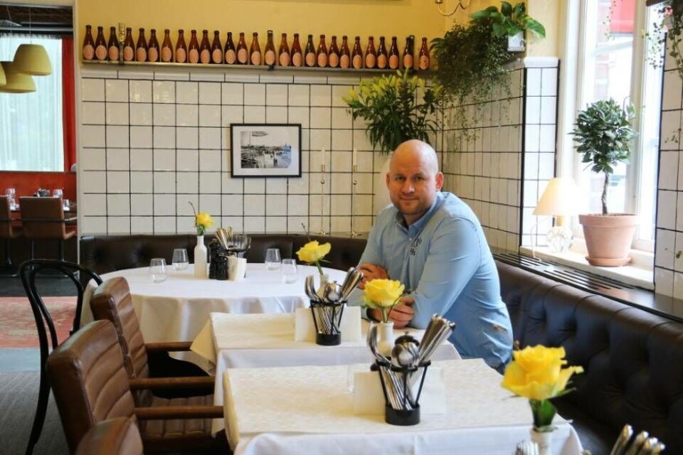 Johan Sjöqvist, köksmästare på K9 siktar på enklare, renare och tydligare smaker i sin matlagning. Foto: Helena Andersson Johan Sjöqvist, köksmästare på K9 siktar på enklare, renare och tydligare smaker i sin matlagning. Foto: Helena Andersson