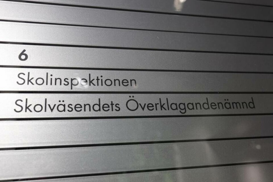 Skylt vid Skolinspektionen. Foto: Roland Magnusson/Mostphotos