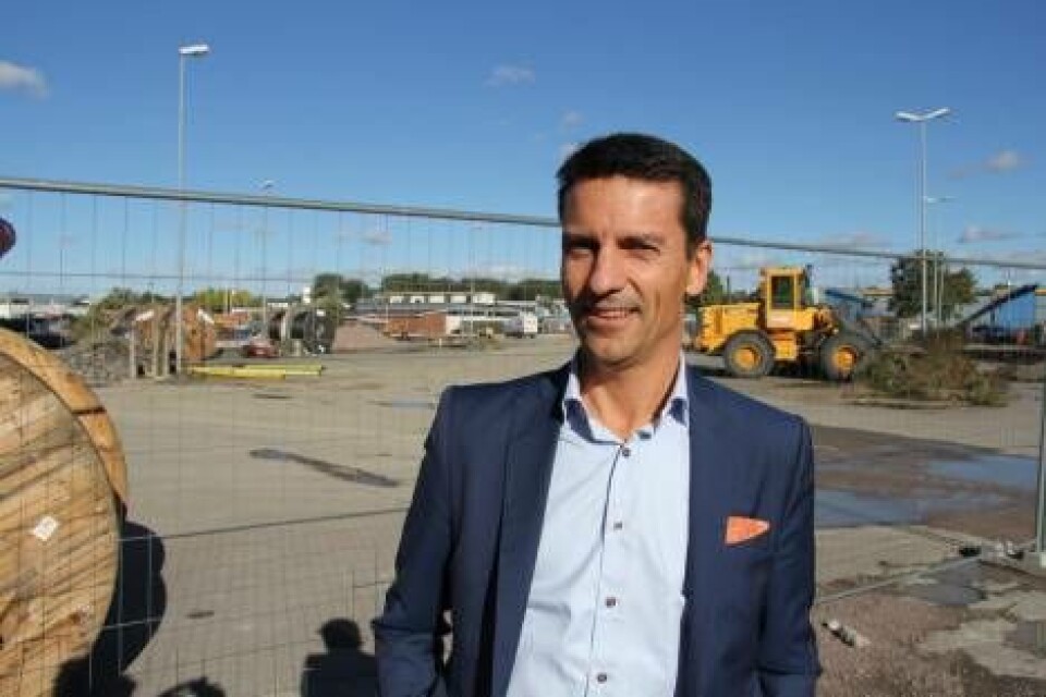 Mälarenergis vd Magnus Hemmingsson på platsen där nya Block 7 ska byggas. Foto: Jonas Edberg