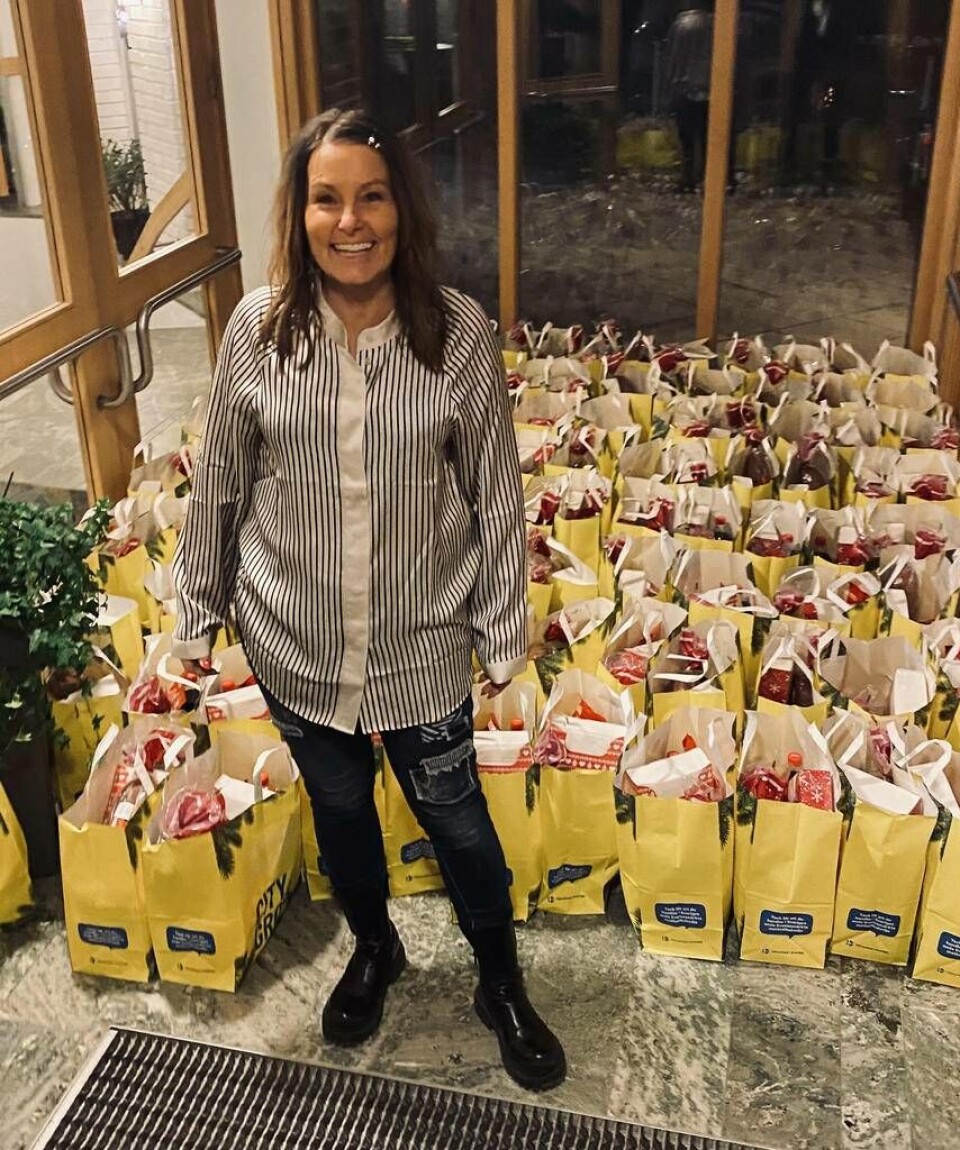 En påtagligt nöjd Wivecka Ljung styrde leveranserna av de 450 matkassar som Pingst SOS delade ut till jul. Foto: Lokala Hjälpen En påtagligt nöjd Wivecka Ljung styrde leveranserna av de 450 matkassar som Pingst SOS delade ut till jul. Foto: Lokala Hjälpen