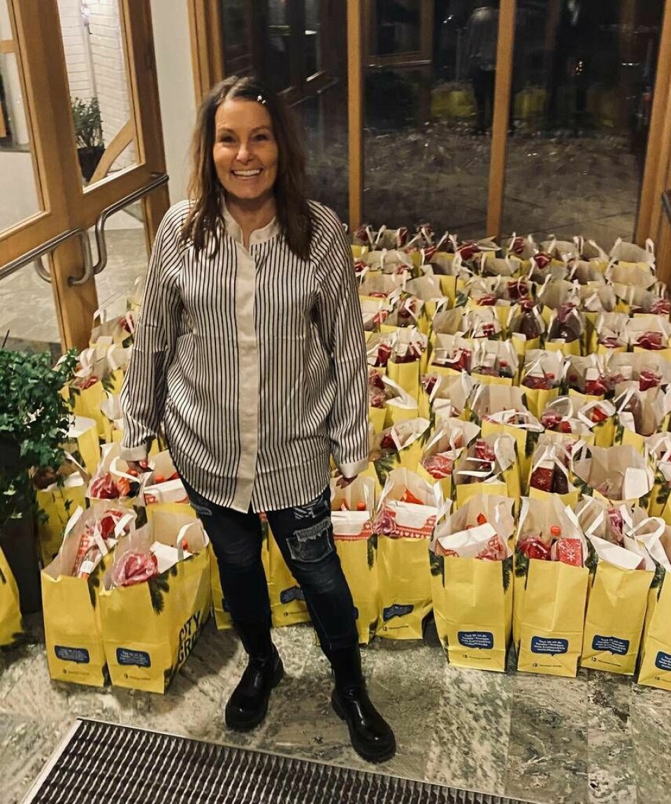 En påtagligt nöjd Wivecka Ljung styrde leveranserna av de 450 matkassar som Pingst SOS delade ut till jul. Foto: Lokala Hjälpen