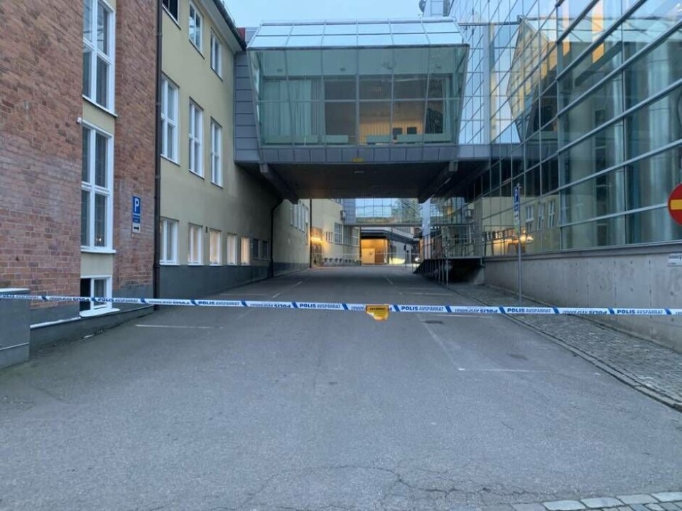 Avspärrat. Polisen har spärrat av Skomakargatan i centrala Västerås. Foto: Jonas Edberg×1 / 4Visa bildtextBild 1 av 4