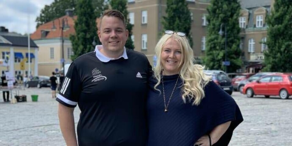 Marc Sätre, vd på Västerås Padel Arena tillsammans med Maria Fors, vd för Västerås Citysamverkan.