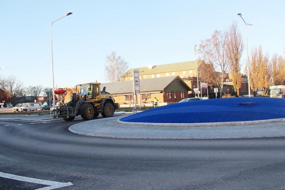 Den 'blåa' rondellen invigdes i december förra året. Foto: Villemo Lundvang