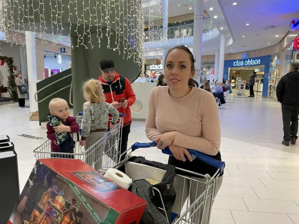 Fullt ös under rean på Erikslund – men butikerna får beröm: 'Sköter det bra'