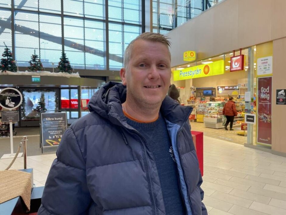 Fullt ös under rean på Erikslund – men butikerna får beröm: 'Sköter det bra'
