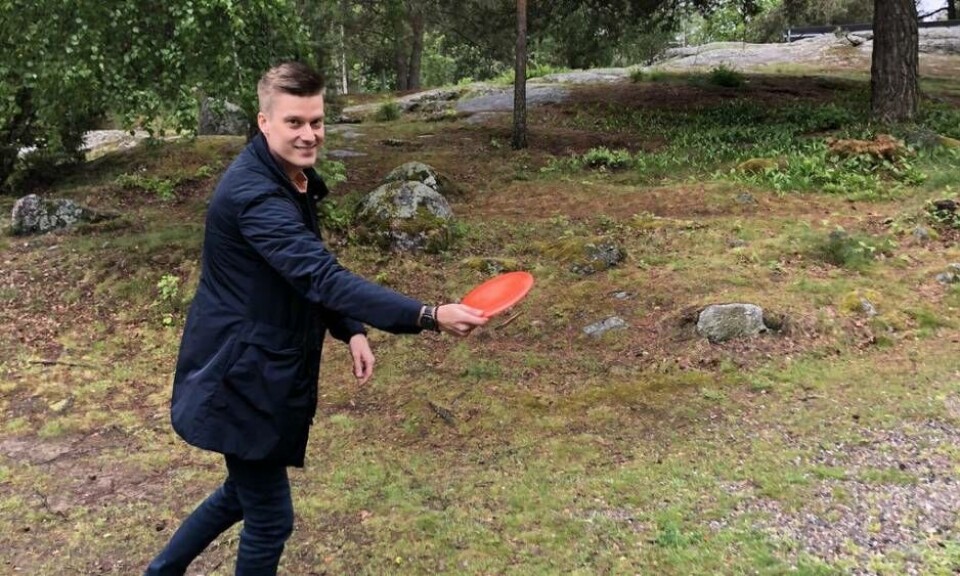 Jörgen Leisdal kastade den berömda frisbeen. Nu är den till salu. Foto: Privat/Tradera