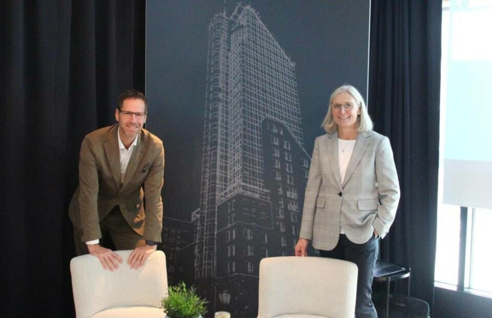Tobias Hultberg och Anna Ljunggren, verksamhetschef. Foto: Jonas Bergkvist