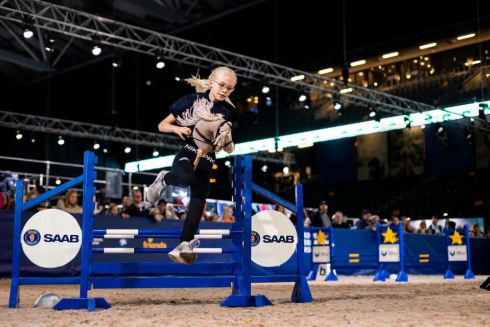 Isabella Wikman i full action under tävlingarna på Friends arena. Foto: Mattias Burling