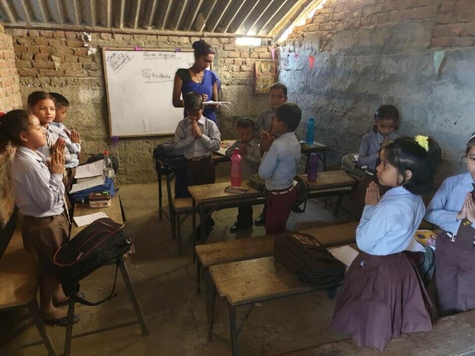 Skola. Efter att ha drabbats av jordbävningar och översvämningar bedrivs mycket av skolundervisningen i Nepal i provisoriska lokaler. Foto: Prival