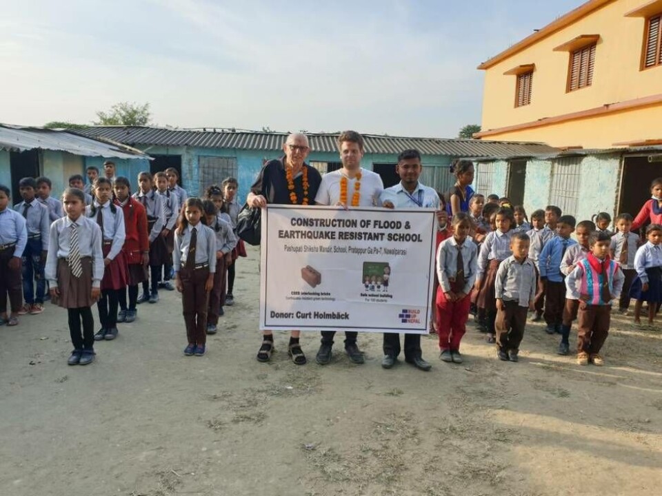 Donation. Västeråsaren Curt Holmbäck går in med uppemot en miljon kronor för att bygga en ny skola i byn Pratapur i södra Nepal. Foto: Privat
