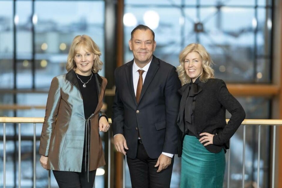 Lena Gumaelius, prorektor, Paul Pettersson, rektor, och Helena Jerregård, vice rektor för samverkan. Foto: Jonas Bilberg