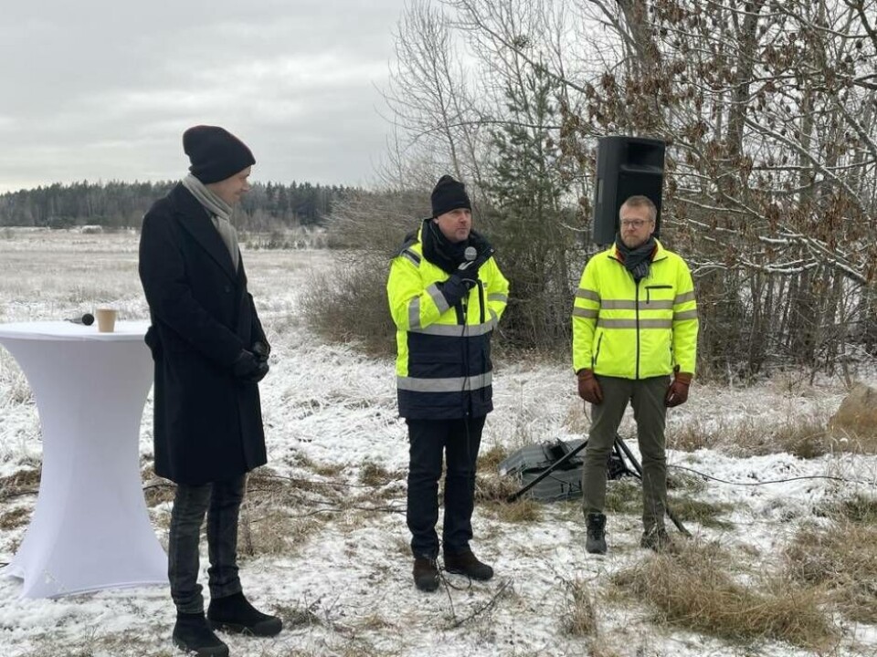 Samarbetar. Fastighetsnämndens ordförande Jesper Brandberg tillsammans med Johan Nilsson, vd för från Sveab Anläggning och Niklas Gunnar, koncenchef för Mälarenergi. Tillsammans ska de skapa den nya hållbara stadsdelen Sätra. Foto: Jonas Edberg