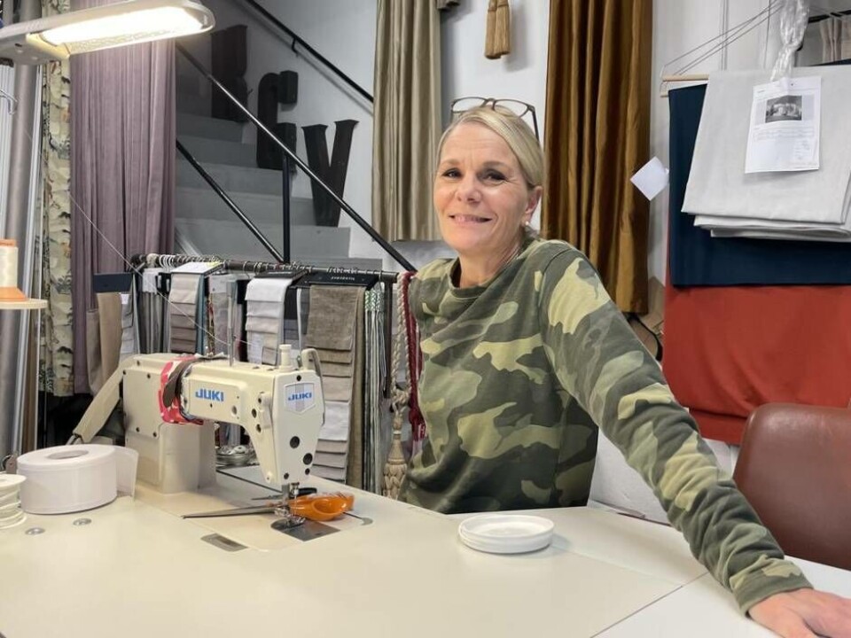 Sömmerskan Helena Backteman. Foto: Jonas Edberg