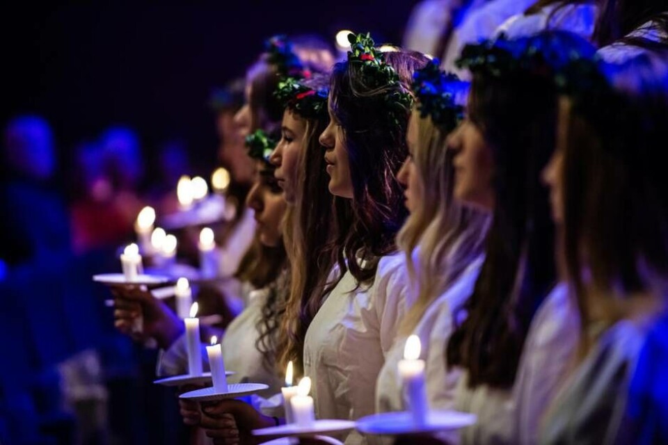 Julkänsla på konserthuset. Startskottet för julen med Västerås Sinfonietta och de skönsjungande ungdomarna från Fryxellska skolans musikklasser. Foto: Västmanlandsmusiken